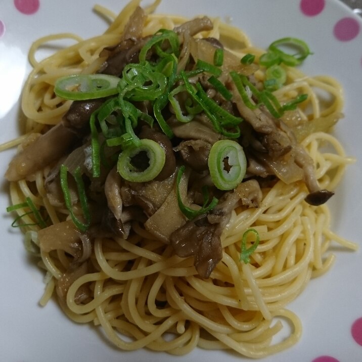 キノコバターのパスタ